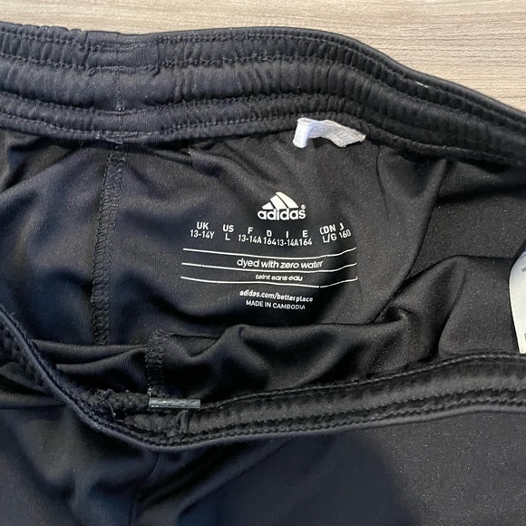 [SOLD] Adidas sport shorts - Picture 3 of 4